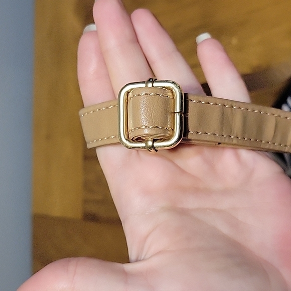 NWOT Relic Oh Happy Day black and white w/ tan adjustable strap crossbody purse - Picture 11 of 11